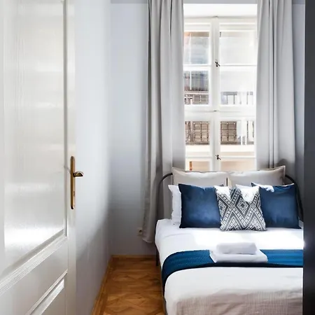 Spacious In Old Town Apartment Krakau