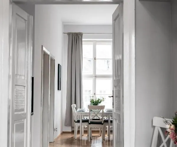 Spacious In Old Town Daire