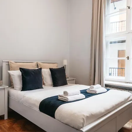 Spacious In Old Town Appartement *