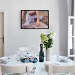 Spacious In Old Town Апартаменты